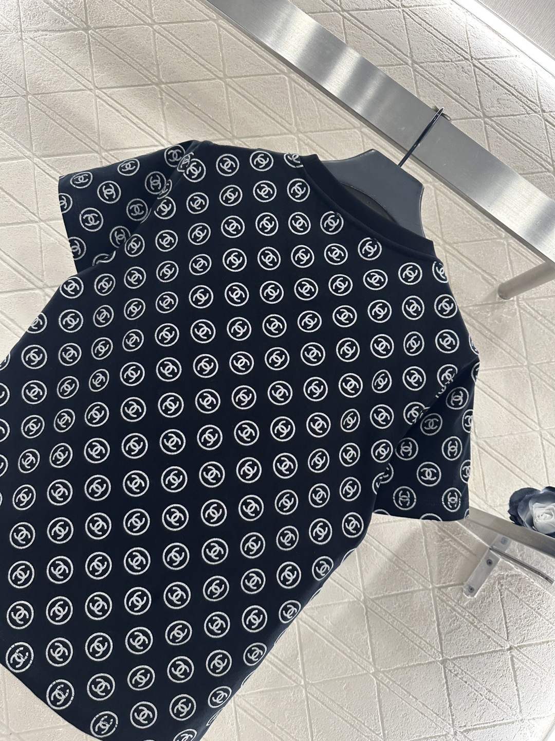 ♥Chane*♥2025新品上架 圆领印花订珠𝑇𝑒𝑒定制YB斜纹全棉材质，质感细腻，弹力舒适，常规圆领短