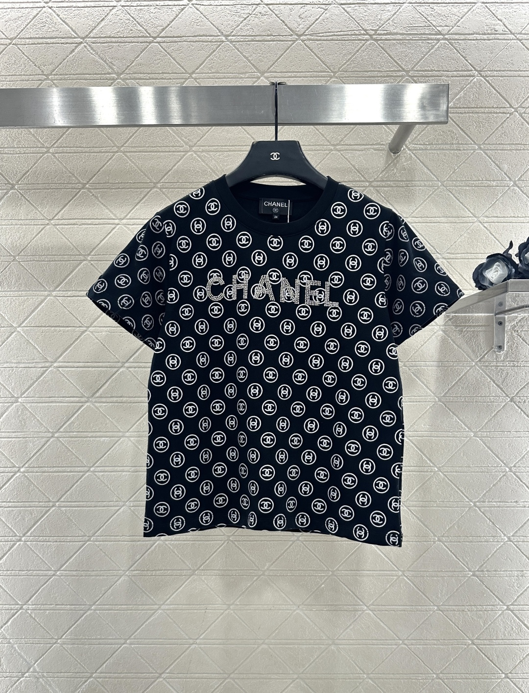 ♥Chane*♥2025新品上架 圆领印花订珠𝑇𝑒𝑒定制YB斜纹全棉材质，质感细腻，弹力舒适，常规圆领短