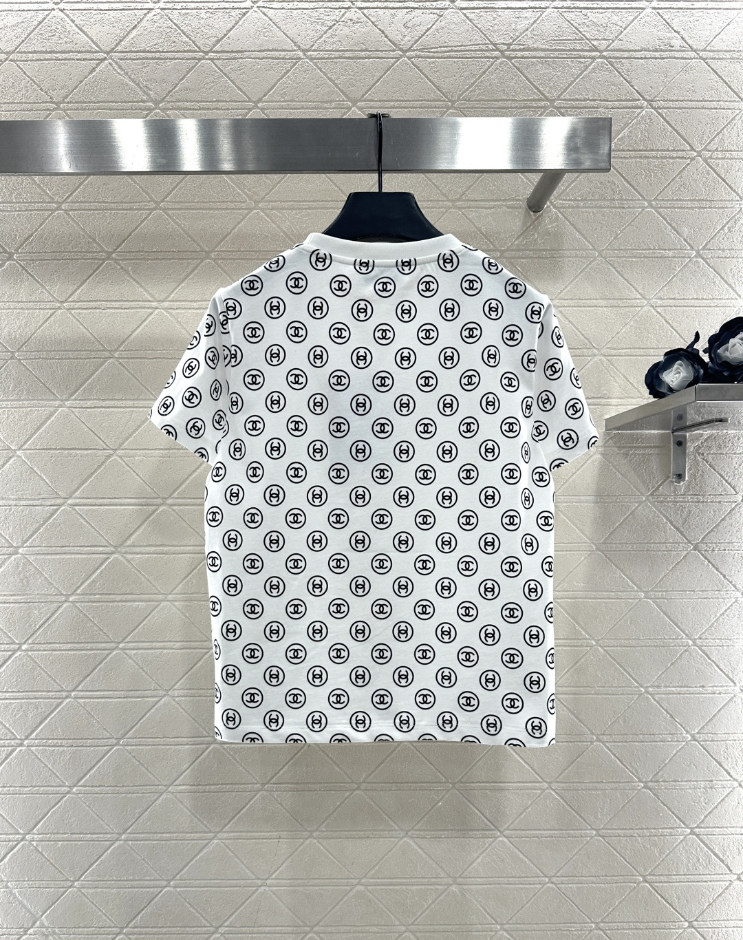 ♥Chane*♥2025新品上架 圆领印花订珠𝑇𝑒𝑒定制YB斜纹全棉材质，质感细腻，弹力舒适，常规圆领短