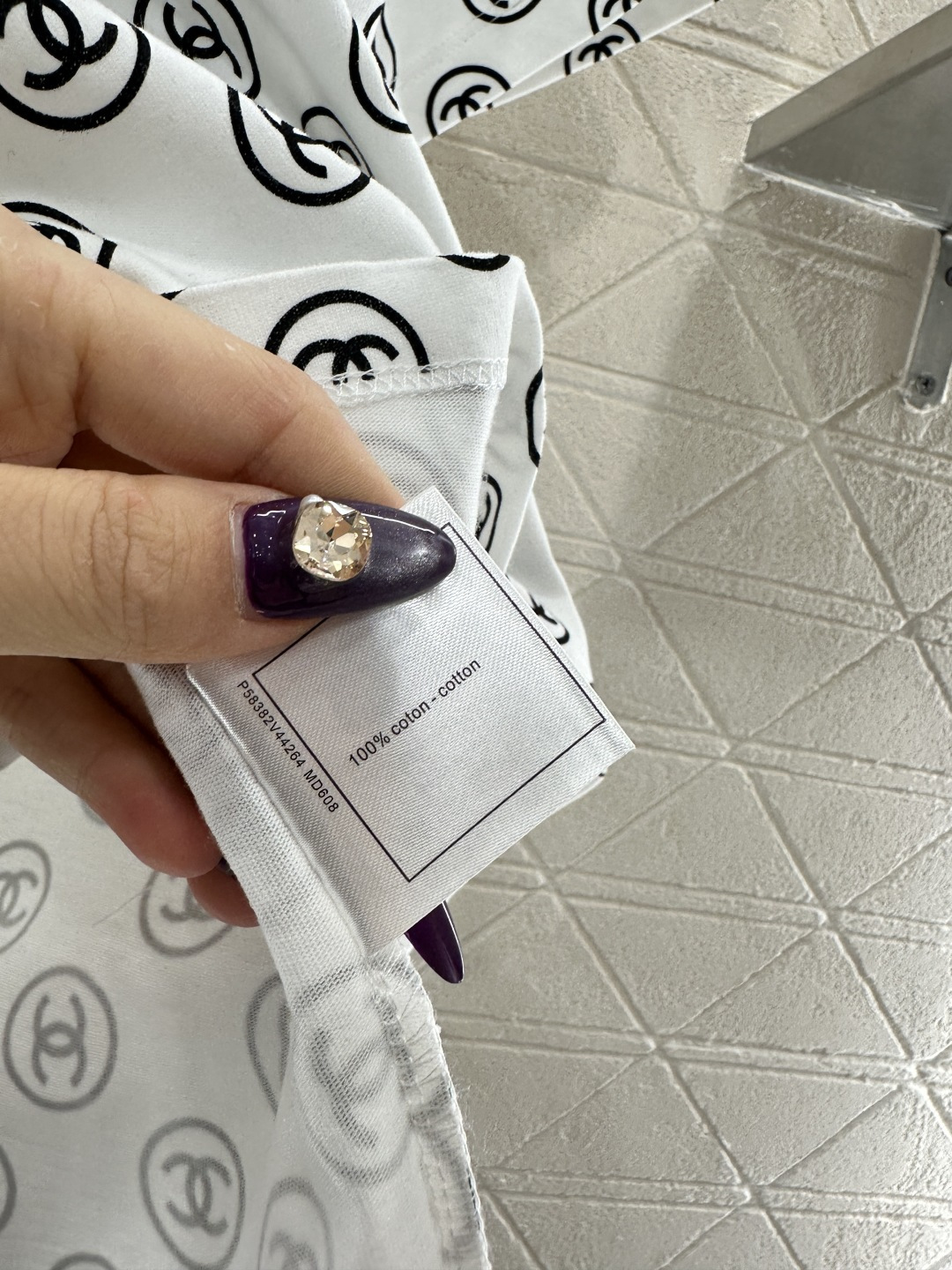 ♥Chane*♥2025新品上架 圆领印花订珠𝑇𝑒𝑒定制YB斜纹全棉材质，质感细腻，弹力舒适，常规圆领短