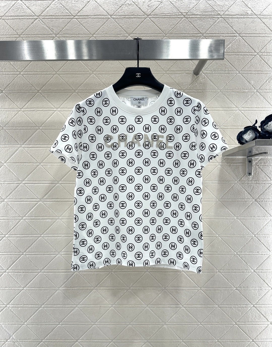 ♥Chane*♥2025新品上架 圆领印花订珠𝑇𝑒𝑒定制YB斜纹全棉材质，质感细腻，弹力舒适，常规圆领短
