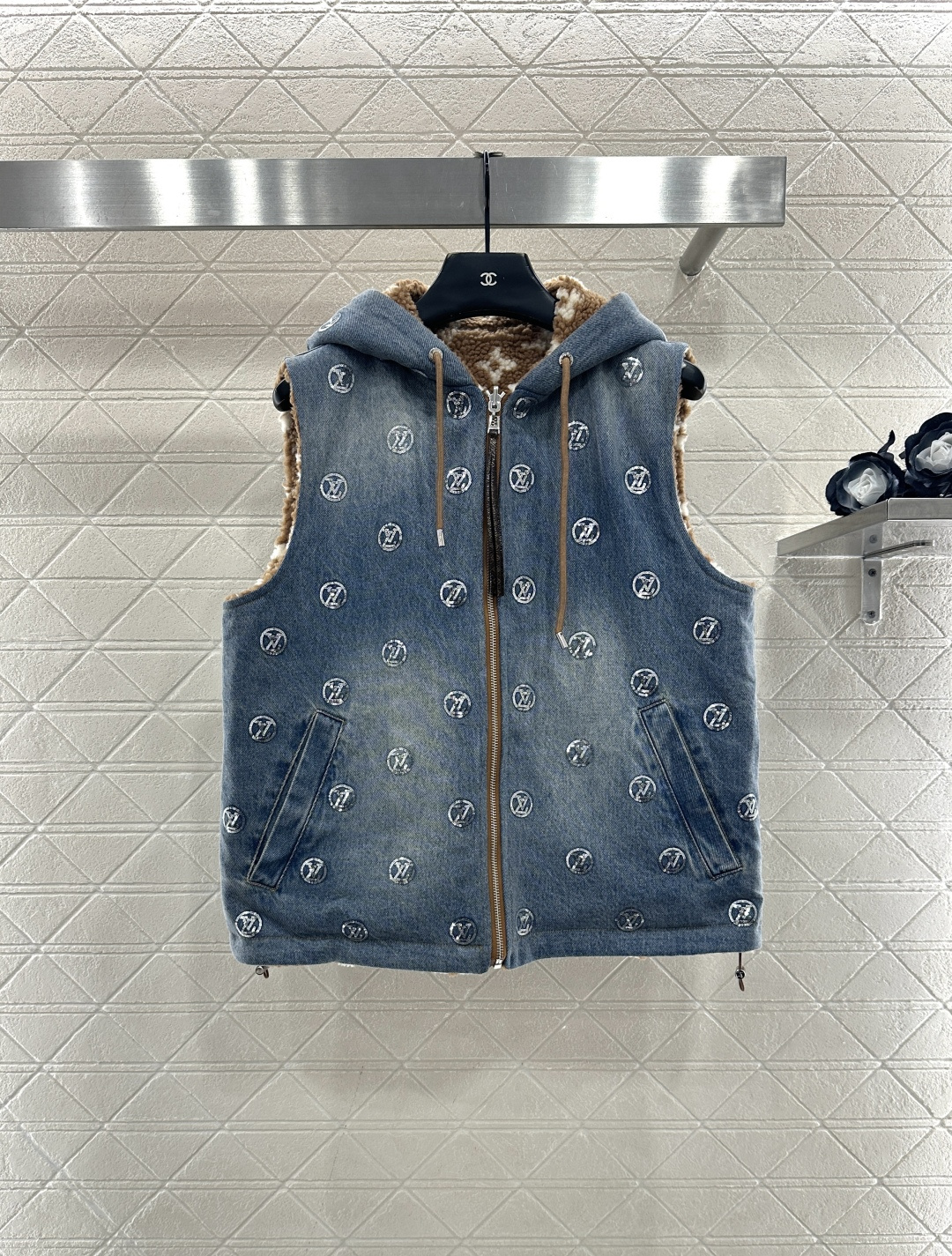 ♥Louis vuitto*♥2025新品上架 两面穿连帽泰迪羊羔马甲定制YB斜纹棉牛仔➕泰迪羊羔绒材质