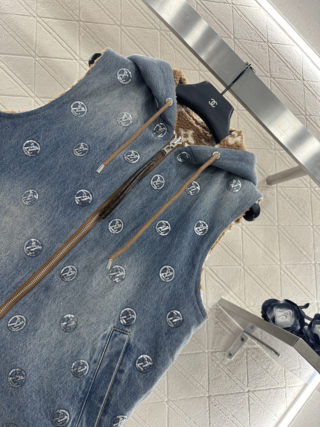 ♥Louis vuitto*♥2025新品上架 两面穿连帽泰迪羊羔马甲定制YB斜纹棉牛仔➕泰迪羊羔绒材质