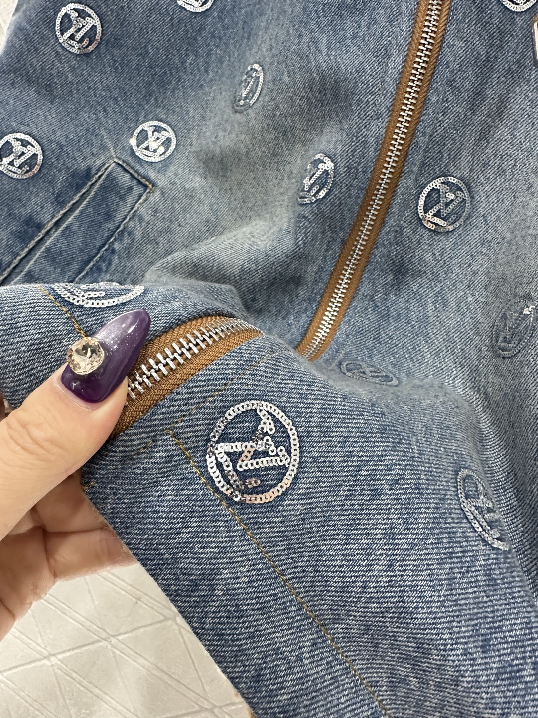 ♥Louis vuitto*♥2025新品上架 两面穿连帽泰迪羊羔马甲定制YB斜纹棉牛仔➕泰迪羊羔绒材质