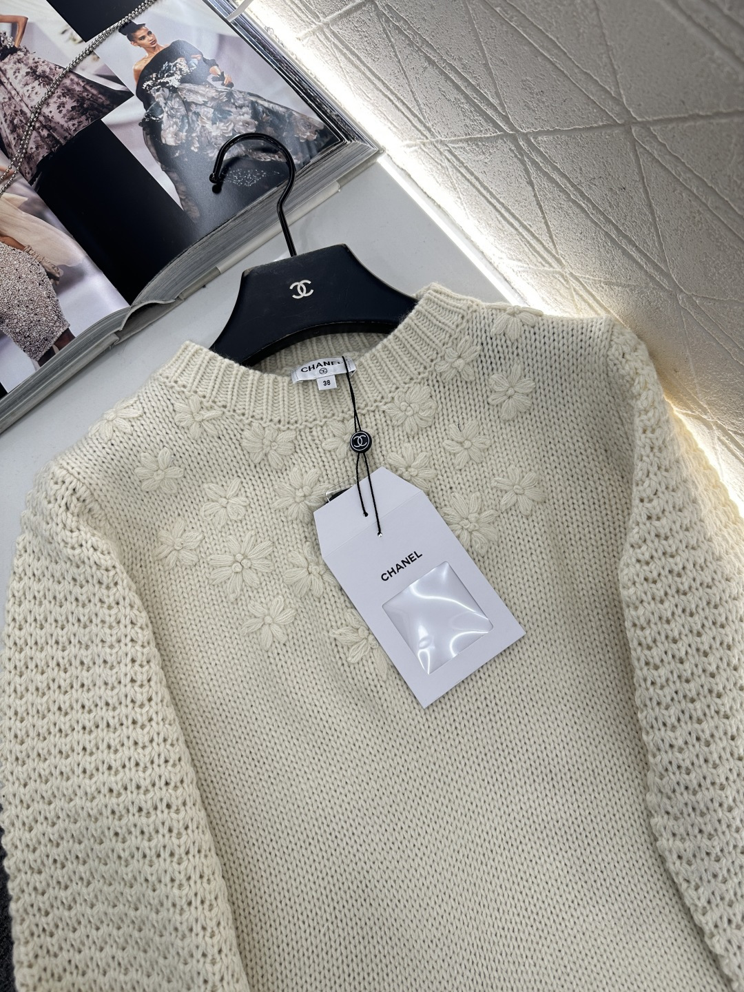 ♥Chane*♥2025新品上架 套头钩花针织毛衣定制YB羊毛纱线织造，质感高级，舒适柔软，螺纹圆领毛衣