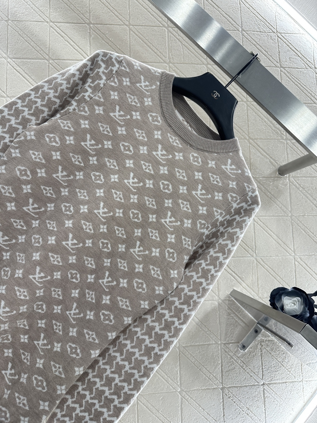 ♥Louis vuitto*♥2025新品上架 提花圆领长袖毛衣定制YB羊毛针织材质，质感高级，舒适柔软