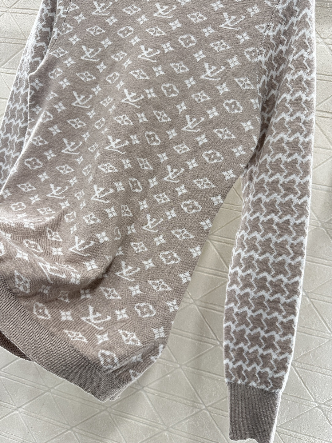 ♥Louis vuitto*♥2025新品上架 提花圆领长袖毛衣定制YB羊毛针织材质，质感高级，舒适柔软