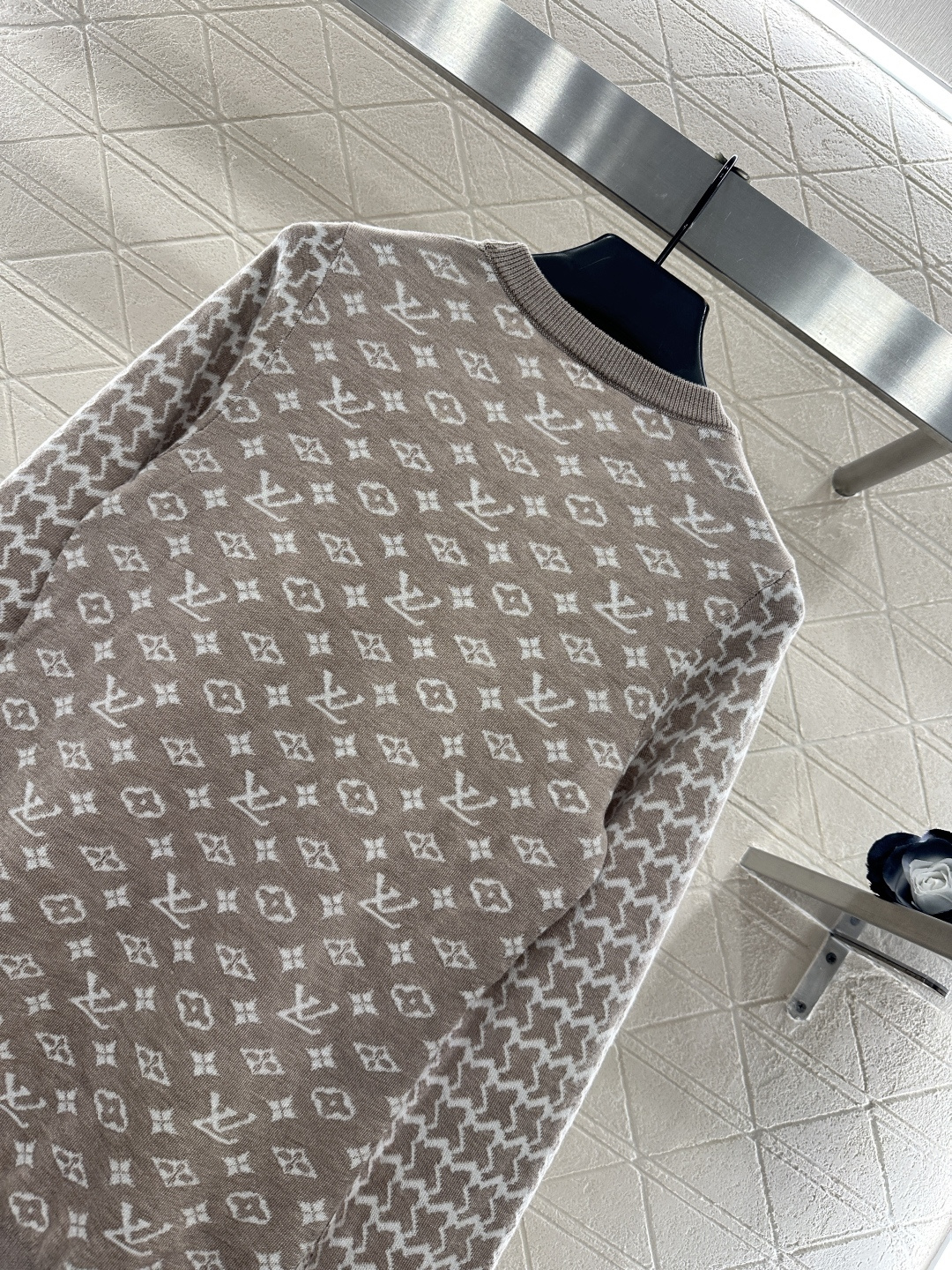 ♥Louis vuitto*♥2025新品上架 提花圆领长袖毛衣定制YB羊毛针织材质，质感高级，舒适柔软