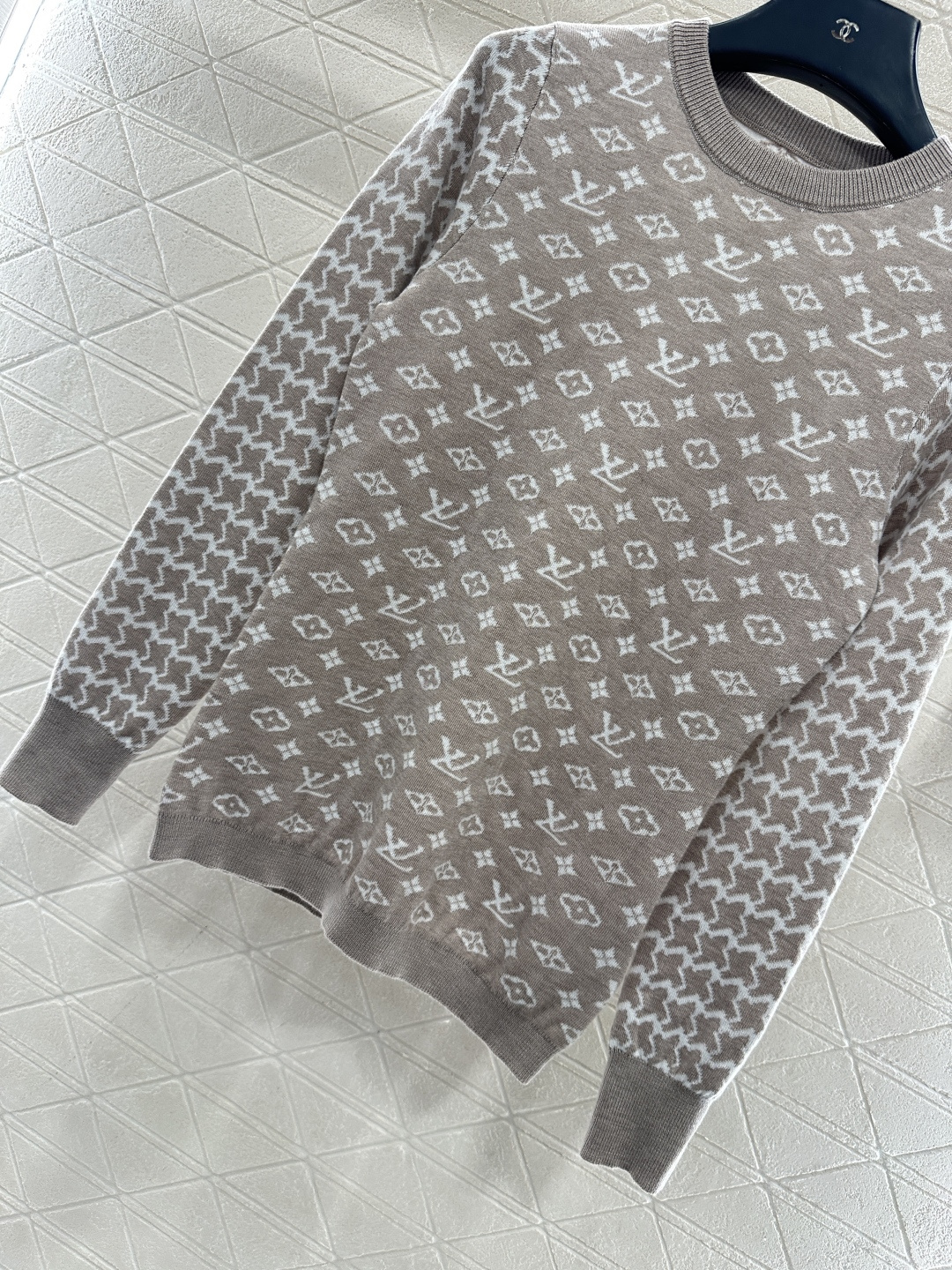 ♥Louis vuitto*♥2025新品上架 提花圆领长袖毛衣定制YB羊毛针织材质，质感高级，舒适柔软