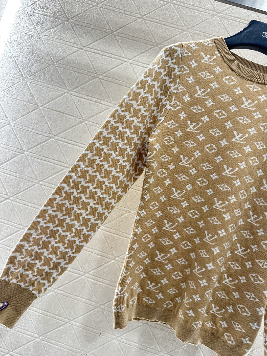♥Louis vuitto*♥2025新品上架 提花圆领长袖毛衣定制YB羊毛针织材质，质感高级，舒适柔软