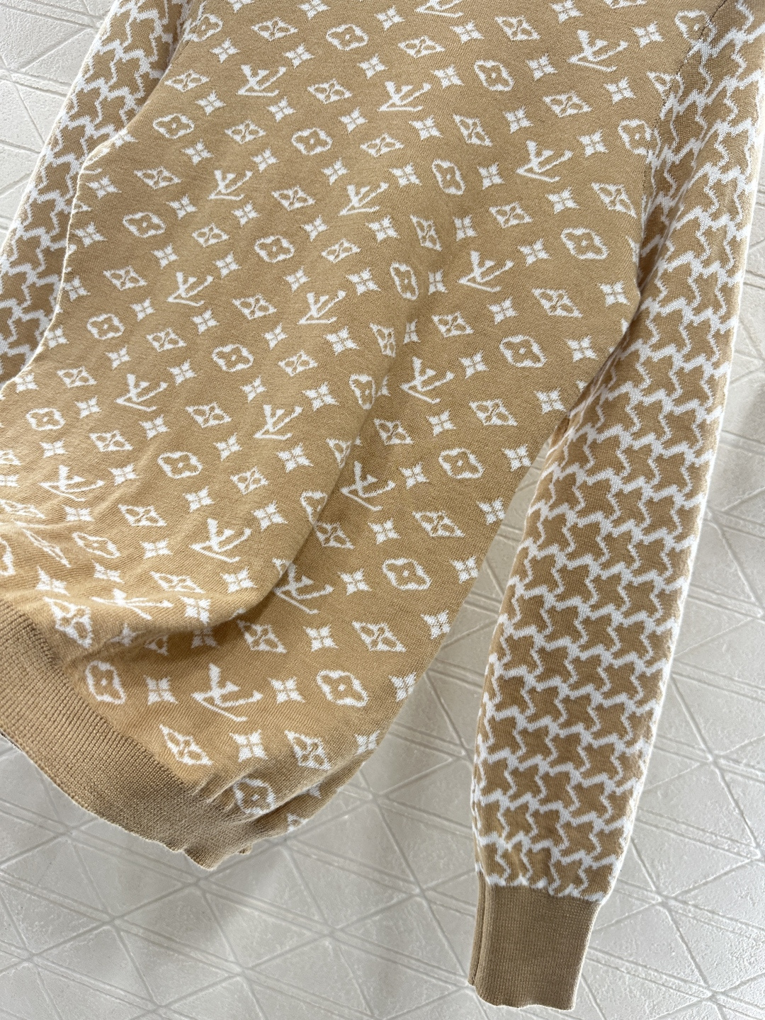 ♥Louis vuitto*♥2025新品上架 提花圆领长袖毛衣定制YB羊毛针织材质，质感高级，舒适柔软