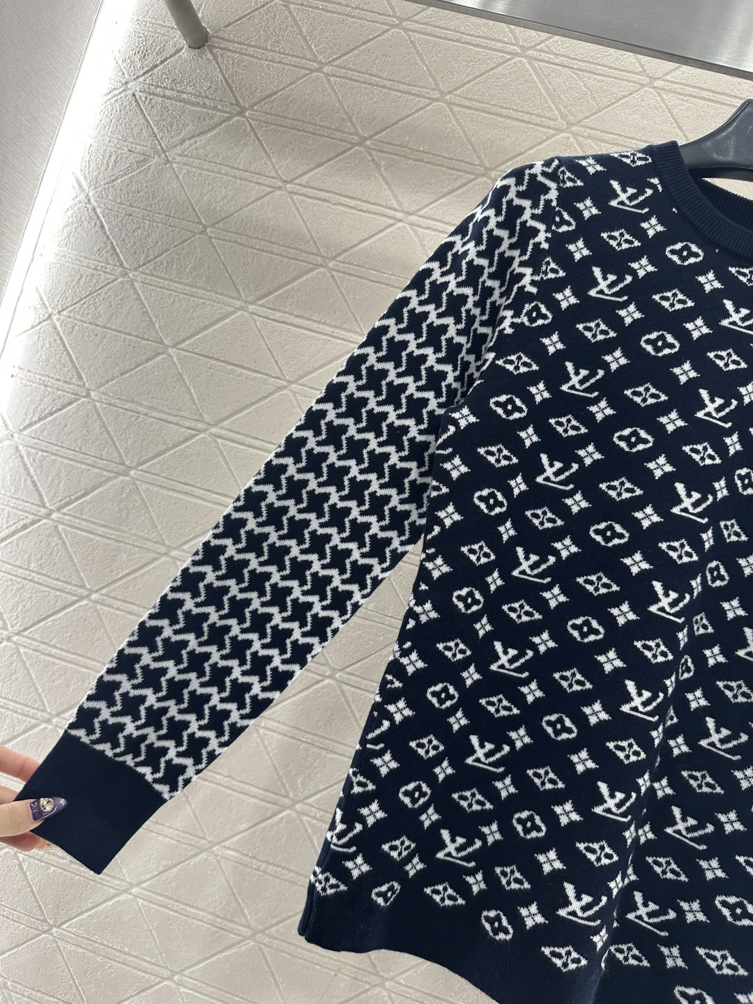 ♥Louis vuitto*♥2025新品上架 提花圆领长袖毛衣定制YB羊毛针织材质，质感高级，舒适柔软