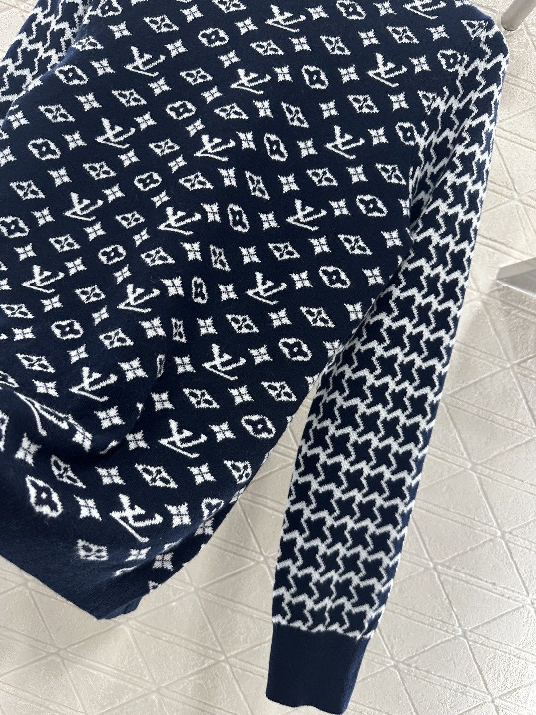 ♥Louis vuitto*♥2025新品上架 提花圆领长袖毛衣定制YB羊毛针织材质，质感高级，舒适柔软