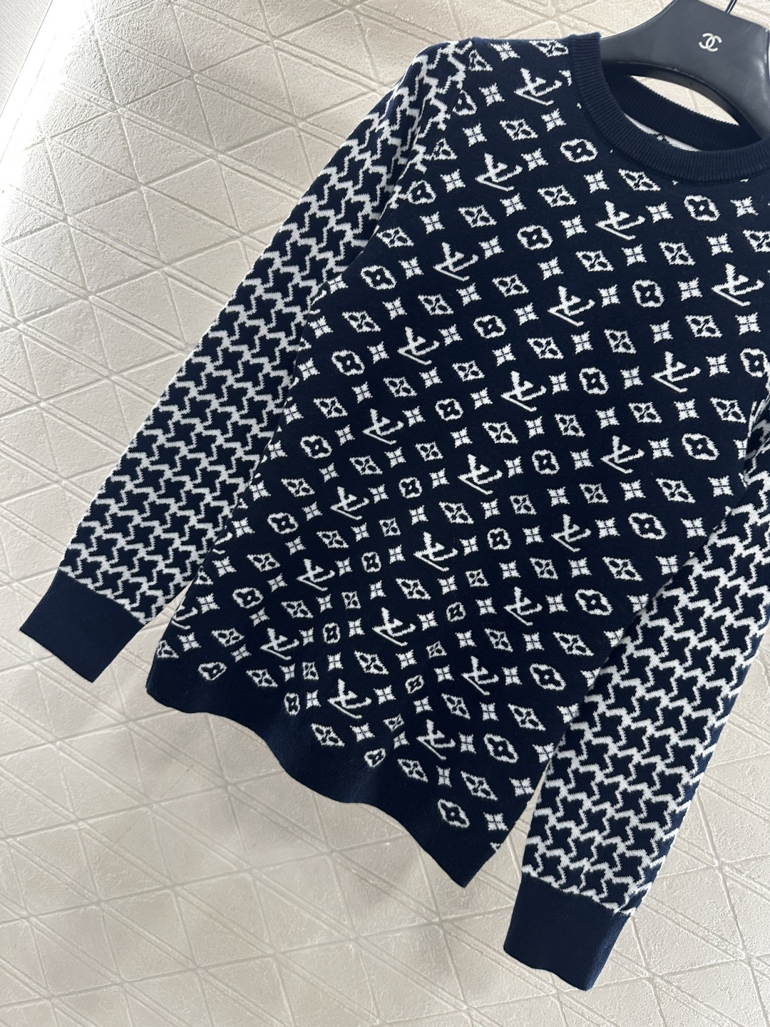 ♥Louis vuitto*♥2025新品上架 提花圆领长袖毛衣定制YB羊毛针织材质，质感高级，舒适柔软