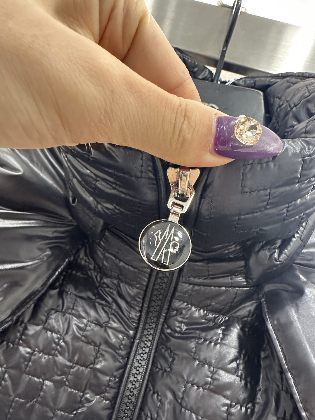 ♥Moncle*♥2025新品上架 连帽可拆卸羽绒服外套定制YB进口防风防水尼龙材质，其工艺还原，升级材