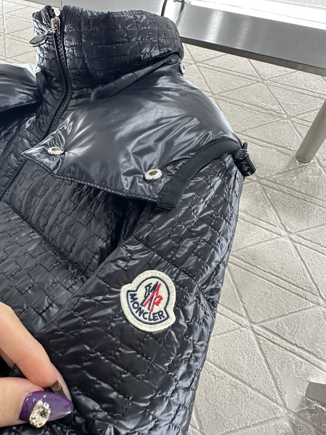 ♥Moncle*♥2025新品上架 连帽可拆卸羽绒服外套定制YB进口防风防水尼龙材质，其工艺还原，升级材