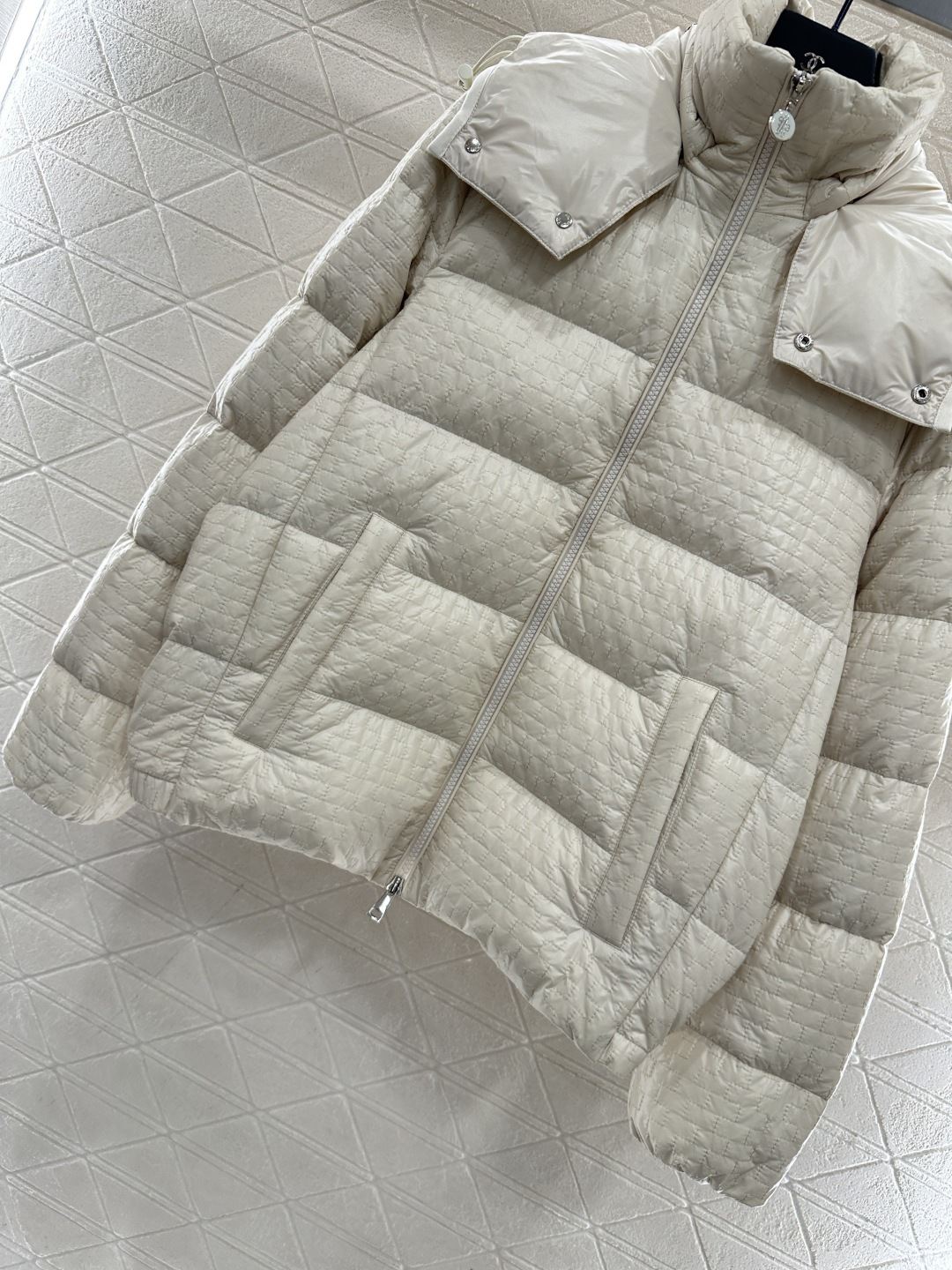 ♥Moncle*♥2025新品上架 连帽可拆卸羽绒服外套定制YB进口防风防水尼龙材质，其工艺还原，升级材