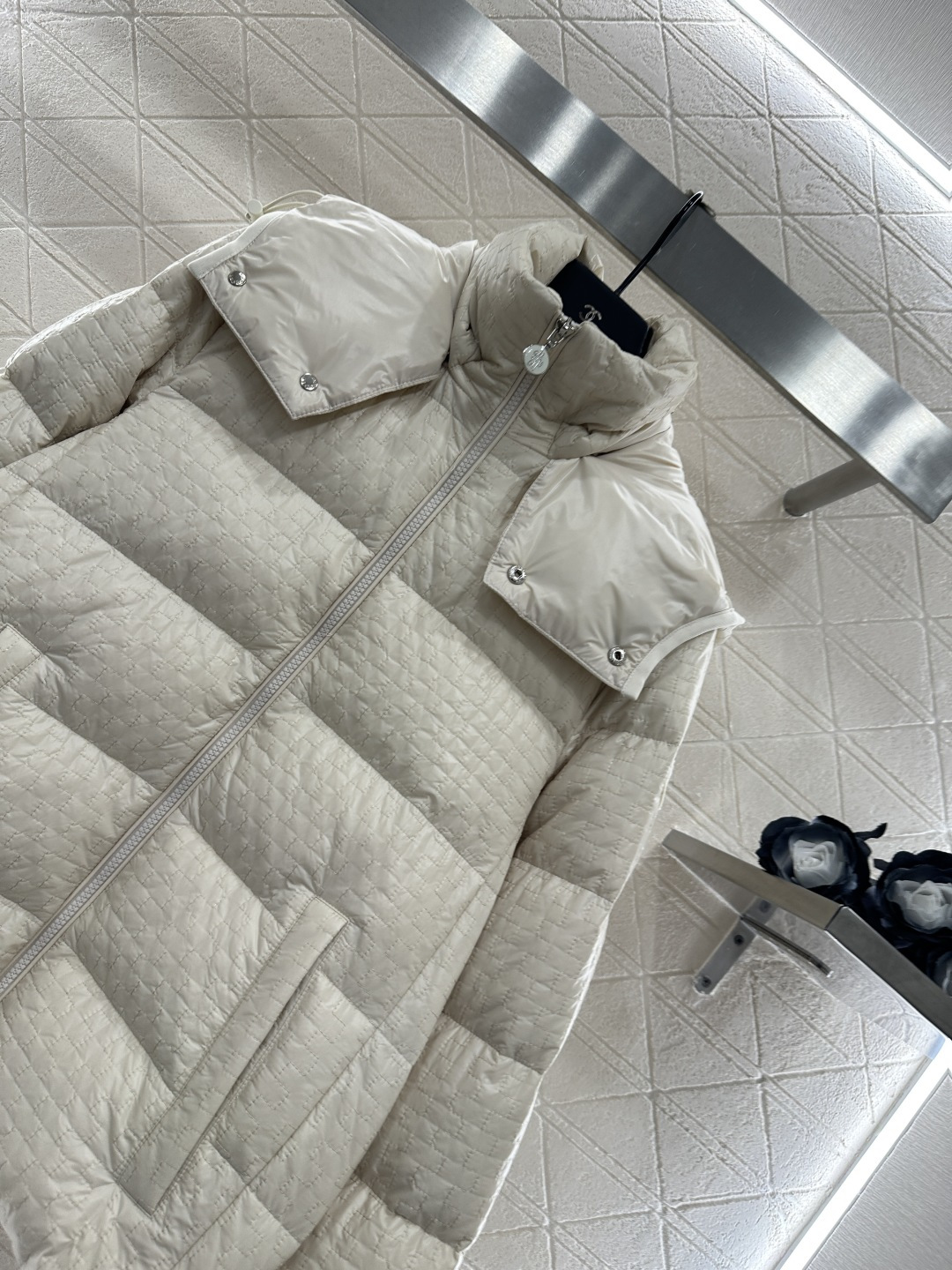 ♥Moncle*♥2025新品上架 连帽可拆卸羽绒服外套定制YB进口防风防水尼龙材质，其工艺还原，升级材