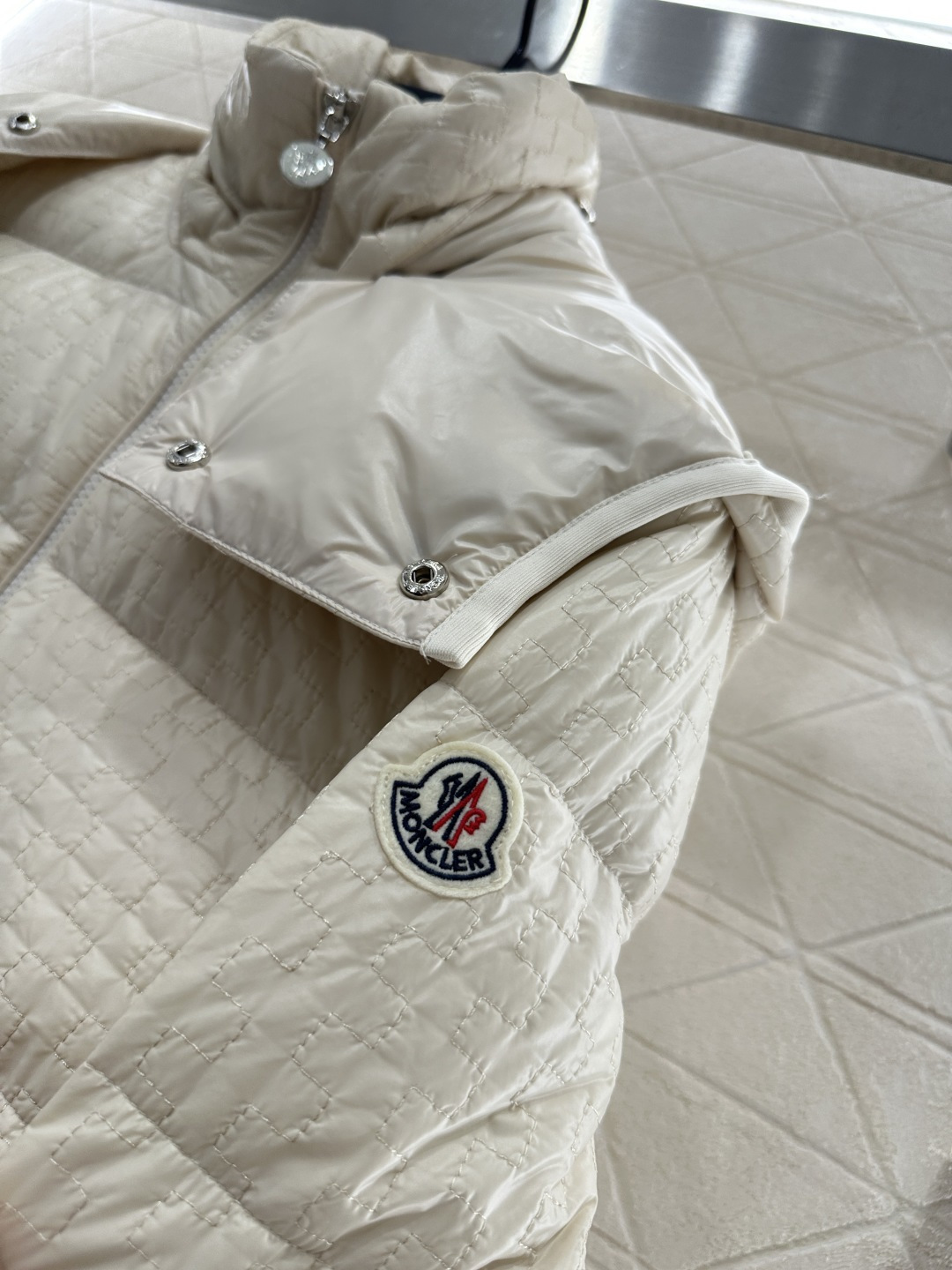 ♥Moncle*♥2025新品上架 连帽可拆卸羽绒服外套定制YB进口防风防水尼龙材质，其工艺还原，升级材