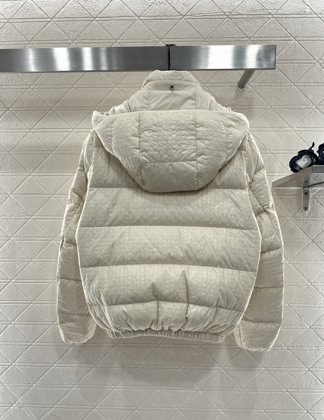 ♥Moncle*♥2025新品上架 连帽可拆卸羽绒服外套定制YB进口防风防水尼龙材质，其工艺还原，升级材