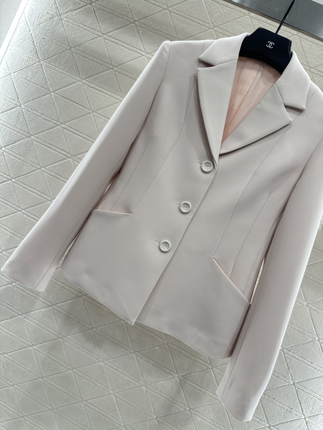 ♥Dio*♥2025新品上架 翻领收腰西装外套定制YB进口人棉材质，质感光泽高级，垂顺有型，正肩廓形西装