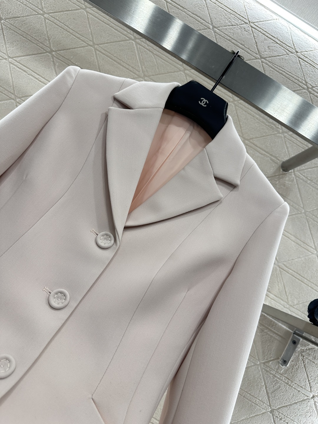 ♥Dio*♥2025新品上架 翻领收腰西装外套定制YB进口人棉材质，质感光泽高级，垂顺有型，正肩廓形西装