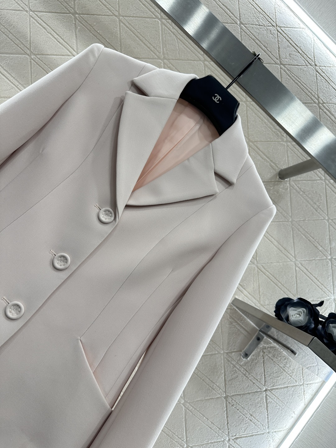 ♥Dio*♥2025新品上架 翻领收腰西装外套定制YB进口人棉材质，质感光泽高级，垂顺有型，正肩廓形西装