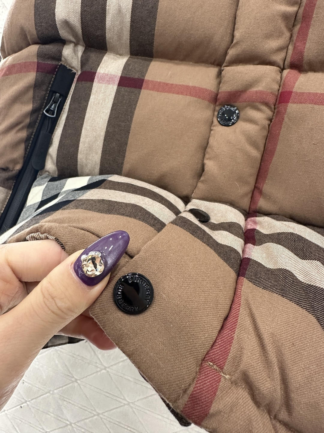 ♥BBR*♥2025新品上架可拆卸两穿连帽格纹羽绒服定制YB棉毛材质，质感上乘，穿搭舒适，可拆卸连帽外套