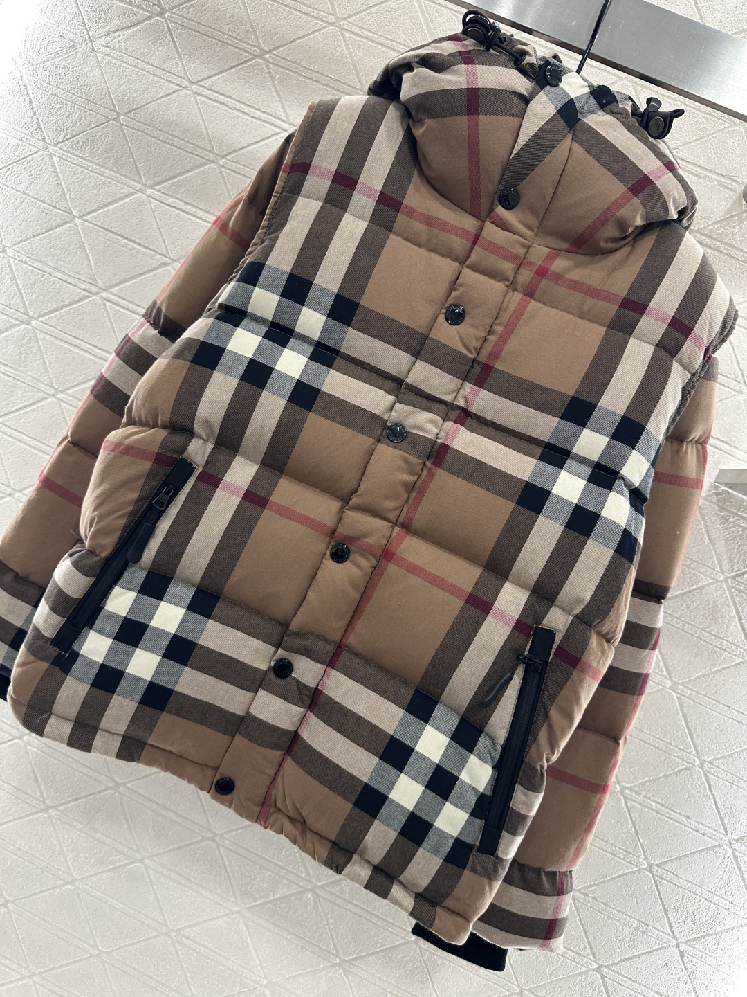 ♥BBR*♥2025新品上架可拆卸两穿连帽格纹羽绒服定制YB棉毛材质，质感上乘，穿搭舒适，可拆卸连帽外套