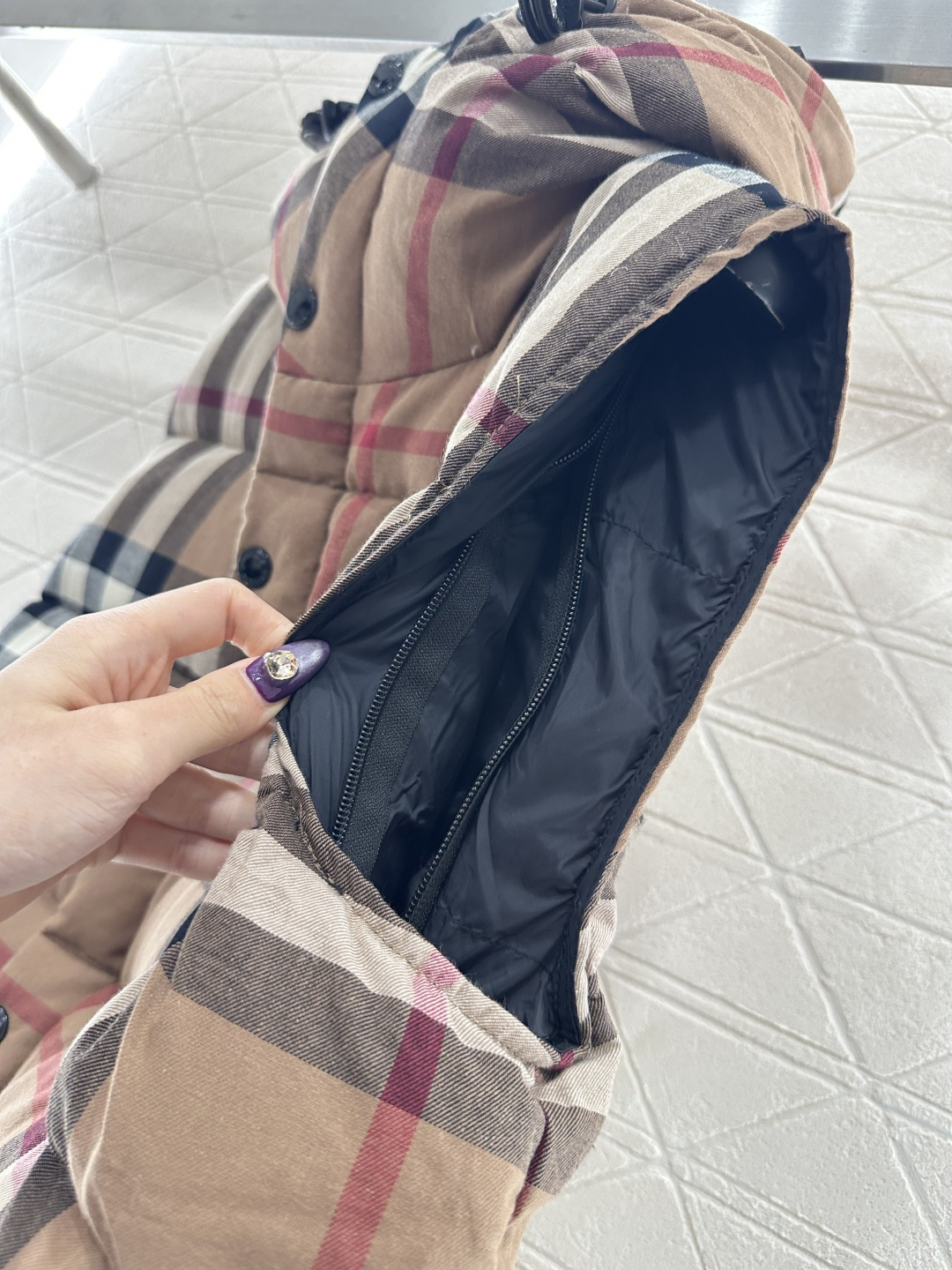 ♥BBR*♥2025新品上架可拆卸两穿连帽格纹羽绒服定制YB棉毛材质，质感上乘，穿搭舒适，可拆卸连帽外套