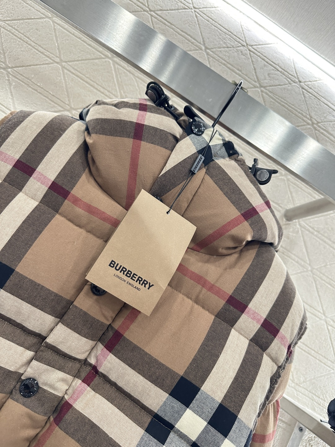 ♥BBR*♥2025新品上架可拆卸两穿连帽格纹羽绒服定制YB棉毛材质，质感上乘，穿搭舒适，可拆卸连帽外套