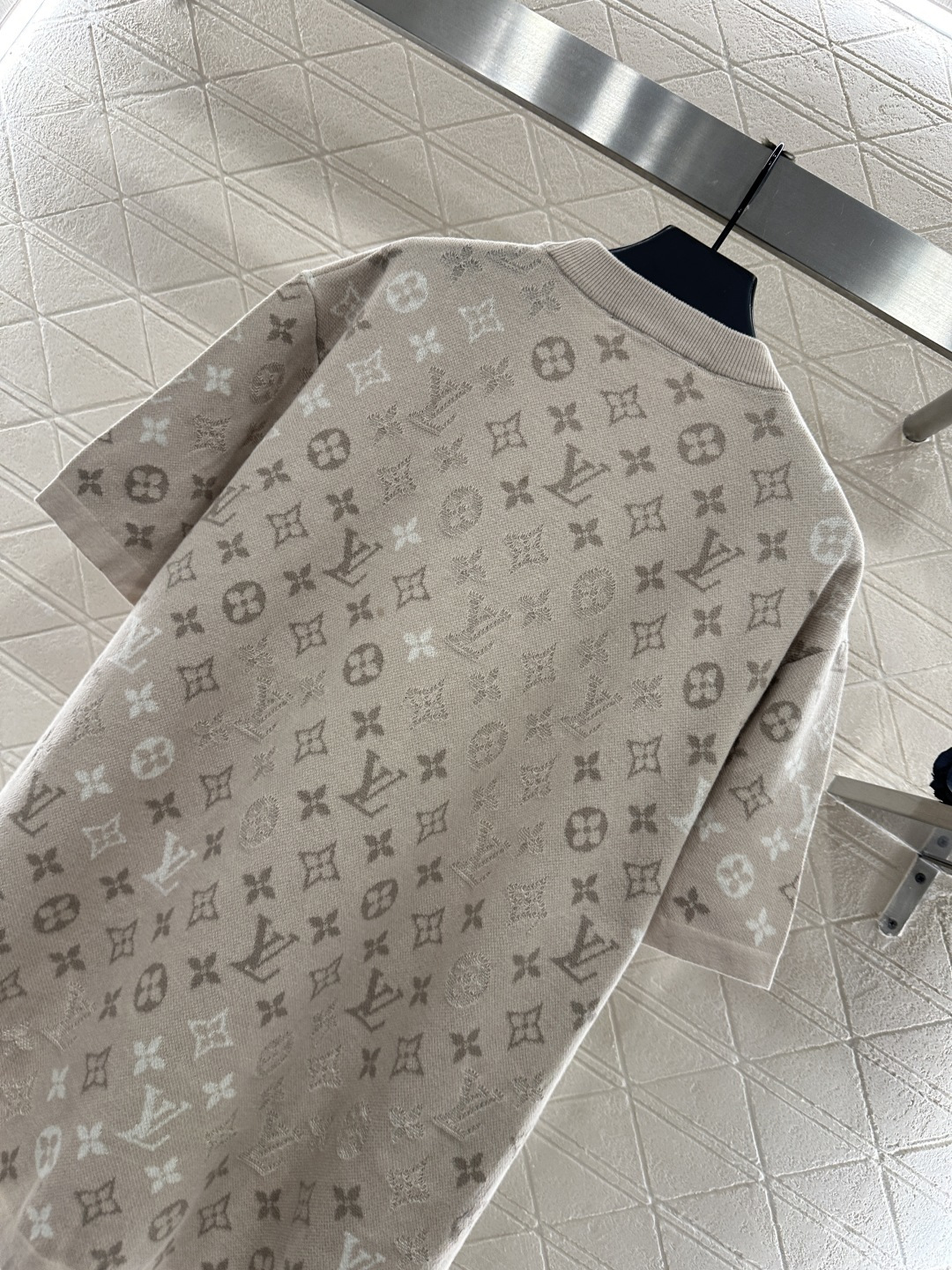 ♥Louis Vuitto*♥2025新品上架 字母提花针织短袖定制YB全棉纱线织造，质感高级，舒适柔软