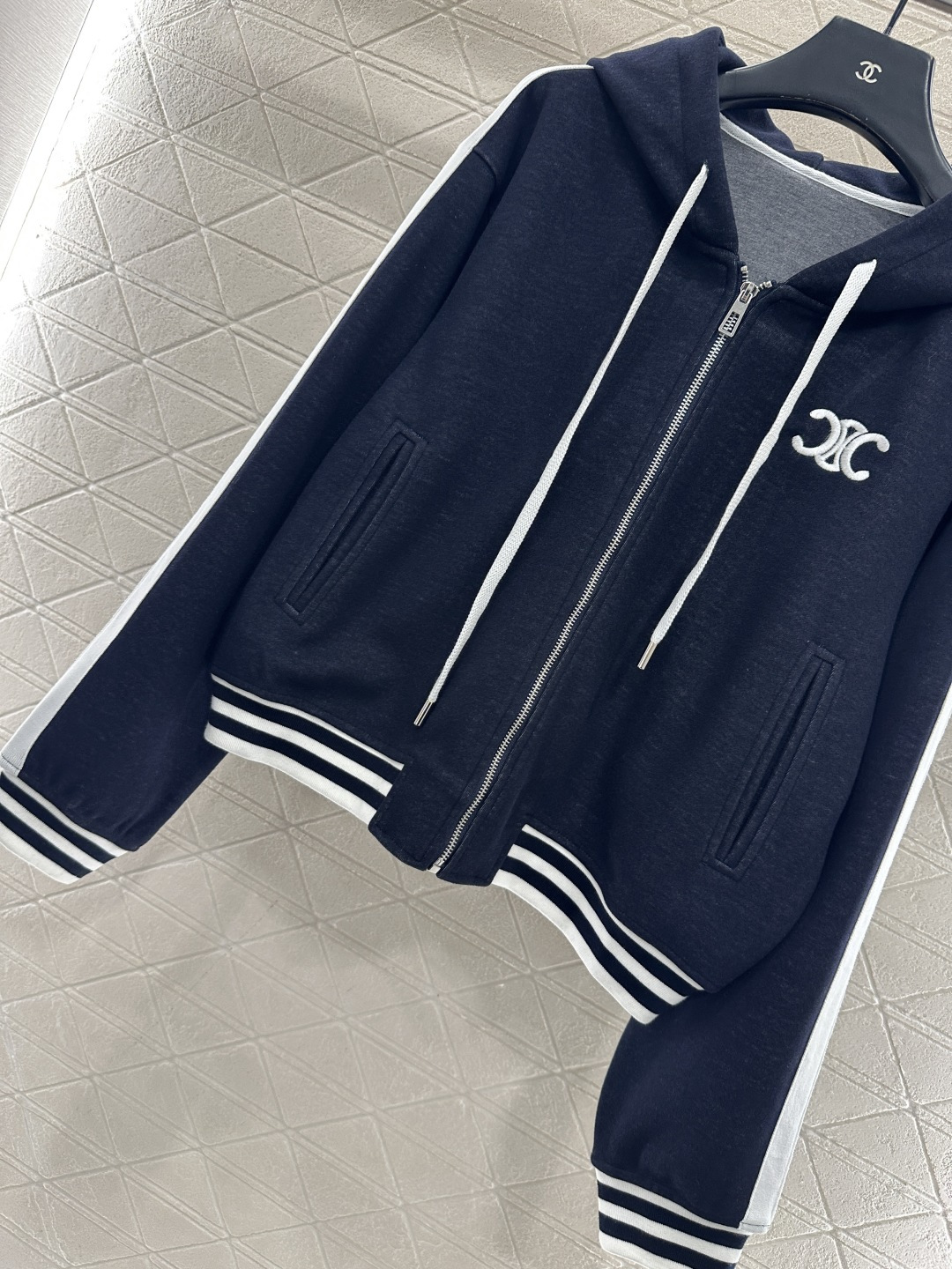 ♥Celin*♥2025新品上架 连帽织带外套长裤套装定制YB进口羊毛混纺材质，秋冬保暖厚度，舒适有型，