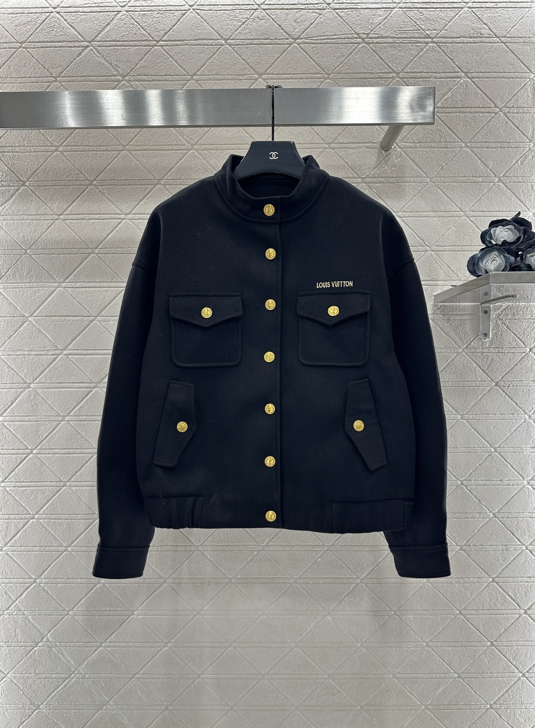 ♥Louis Vuitto*♥2025新品上架 口袋按扣夹克外套定制YB进口毛呢材质，质感光泽，挺括有型