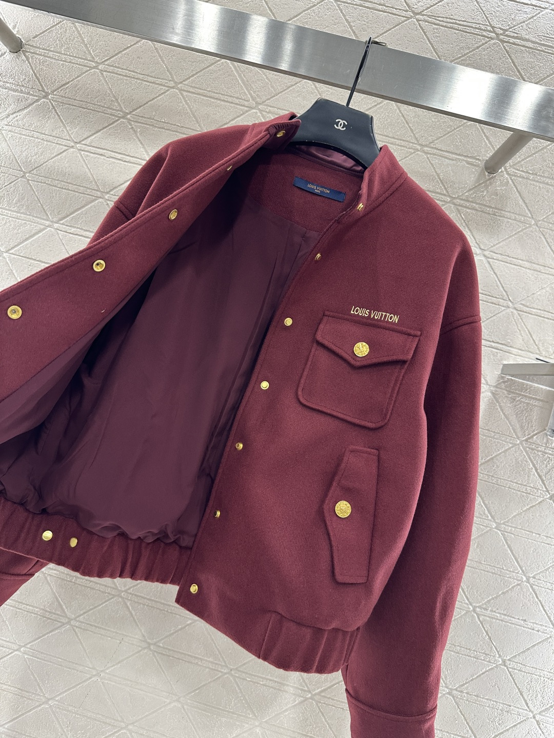 ♥Louis Vuitto*♥2025新品上架 口袋按扣夹克外套定制YB进口毛呢材质，质感光泽，挺括有型