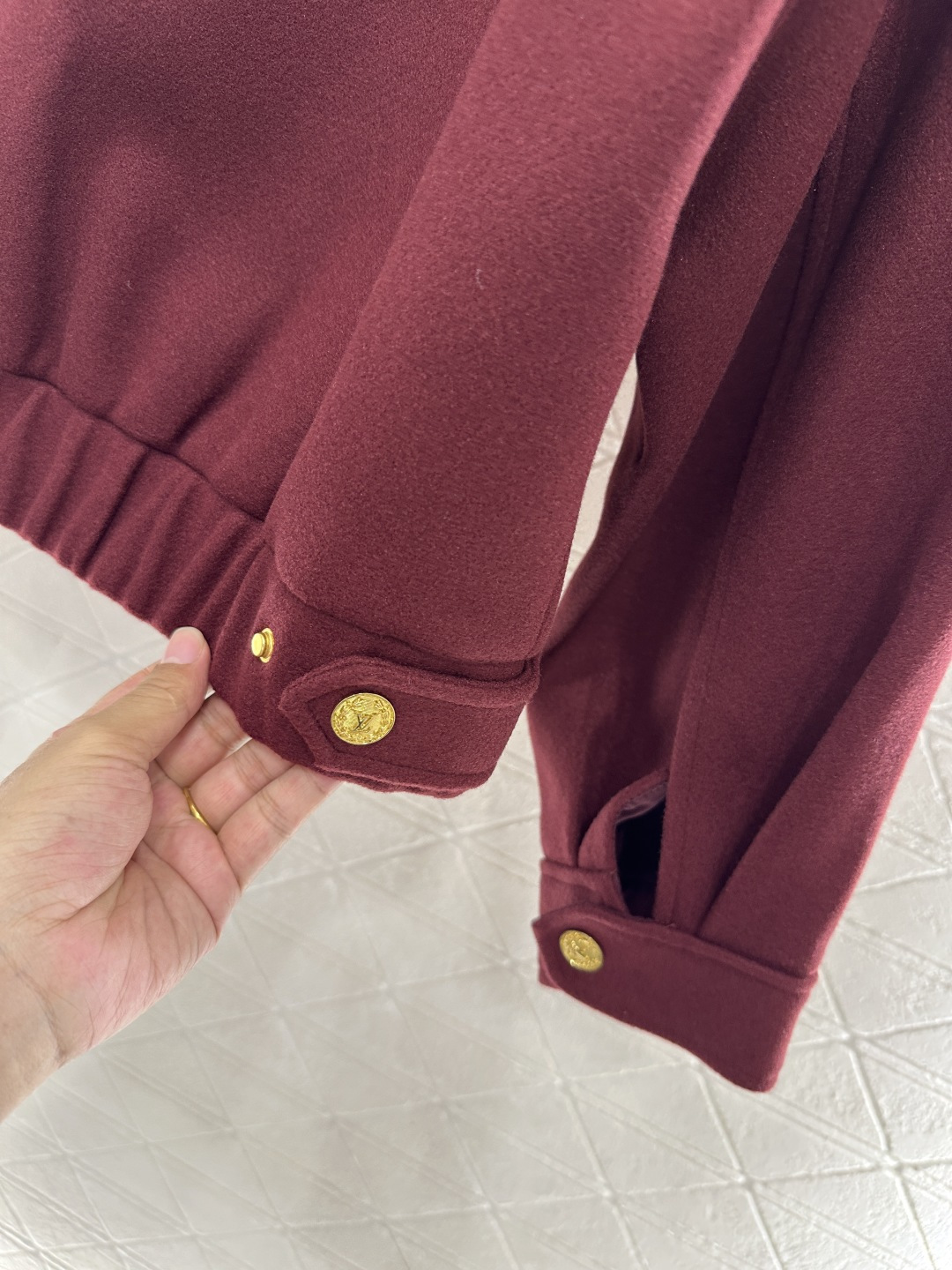 ♥Louis Vuitto*♥2025新品上架 口袋按扣夹克外套定制YB进口毛呢材质，质感光泽，挺括有型