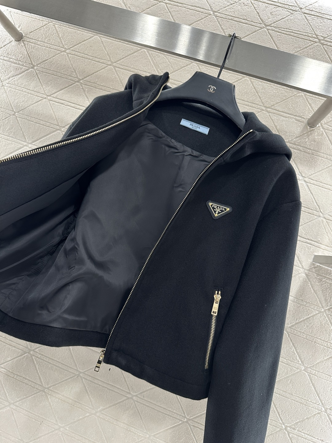 ♥Prad*♥2025新品上架 连帽毛呢拉链外套定制YB羊毛呢材质，秋冬保暖厚度，舒适好穿，挺括有型，连