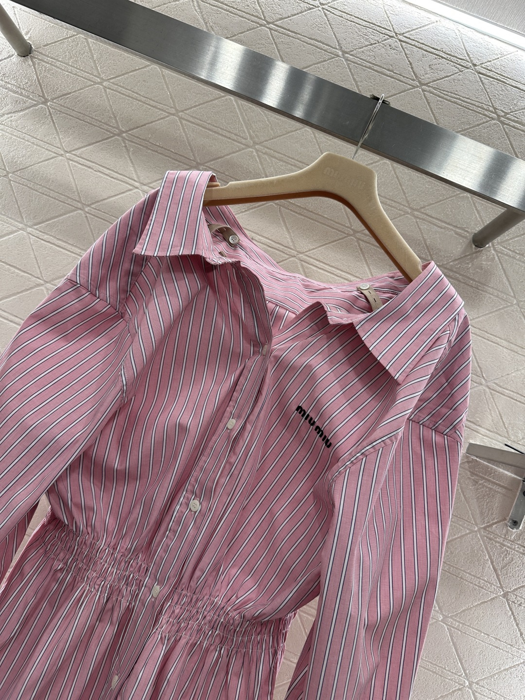 ♥Miumi*♥2025新品上架 多种穿法条纹衬衫连衣裙定制YB斜纹全棉材质，质感舒适，垂顺有型，纽扣衬