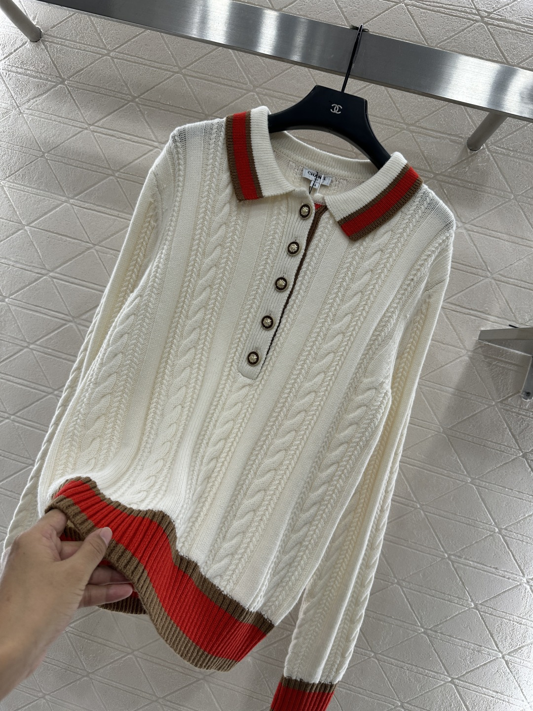 ♥Chane*♥2025新品上架 翻领针织上衣定制YB羊绒纱线织造，细腻柔软，穿搭舒适，翻领上衣领口和袖
