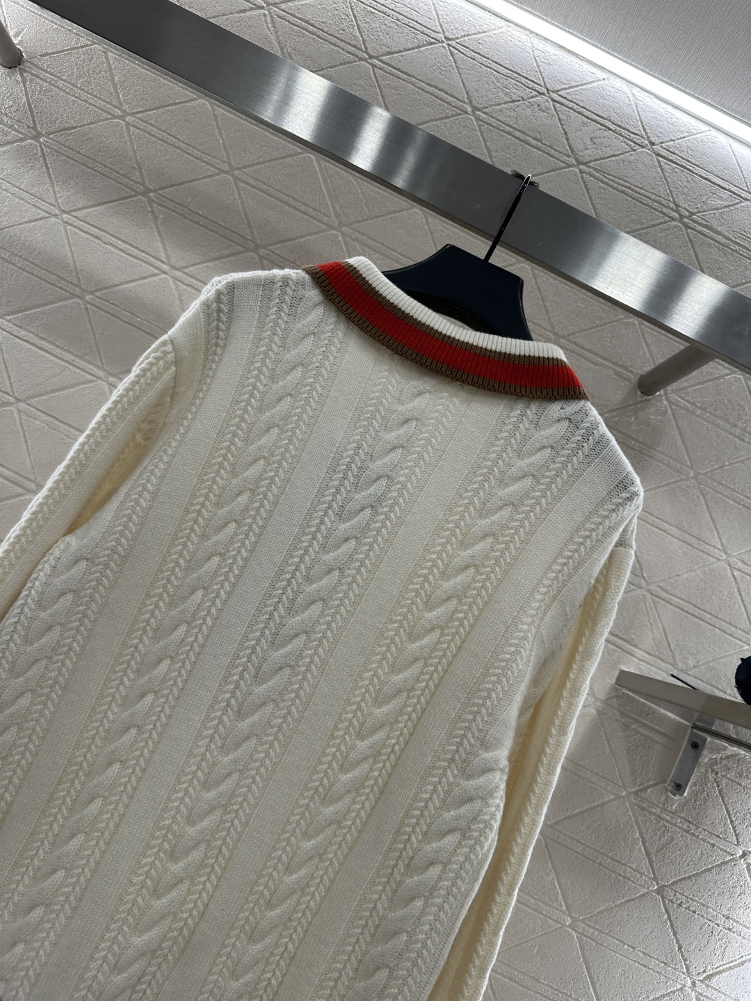 ♥Chane*♥2025新品上架 翻领针织上衣定制YB羊绒纱线织造，细腻柔软，穿搭舒适，翻领上衣领口和袖