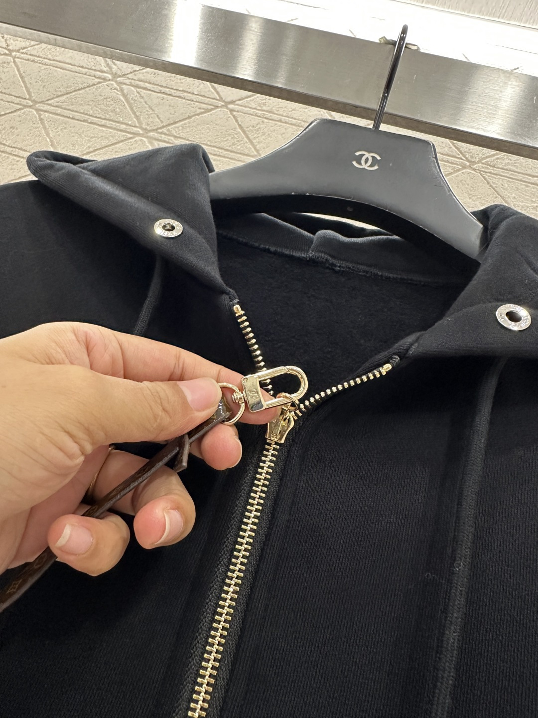 ♥Louis vuitto*♥2025新品上架 连帽亮片徽标外套长裤套装定制YB斜纹全棉材质，秋冬保暖厚