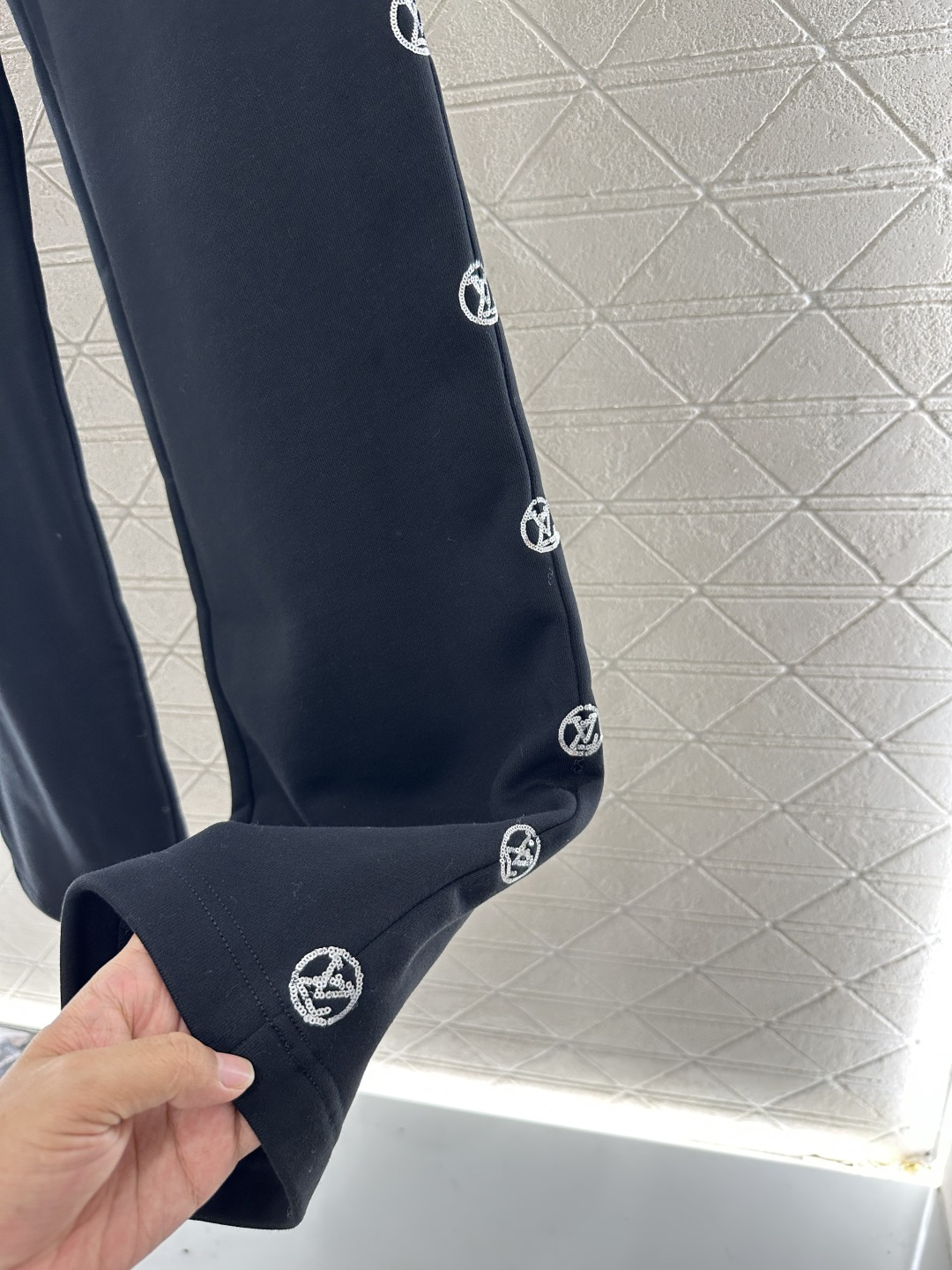 ♥Louis vuitto*♥2025新品上架 连帽亮片徽标外套长裤套装定制YB斜纹全棉材质，秋冬保暖厚