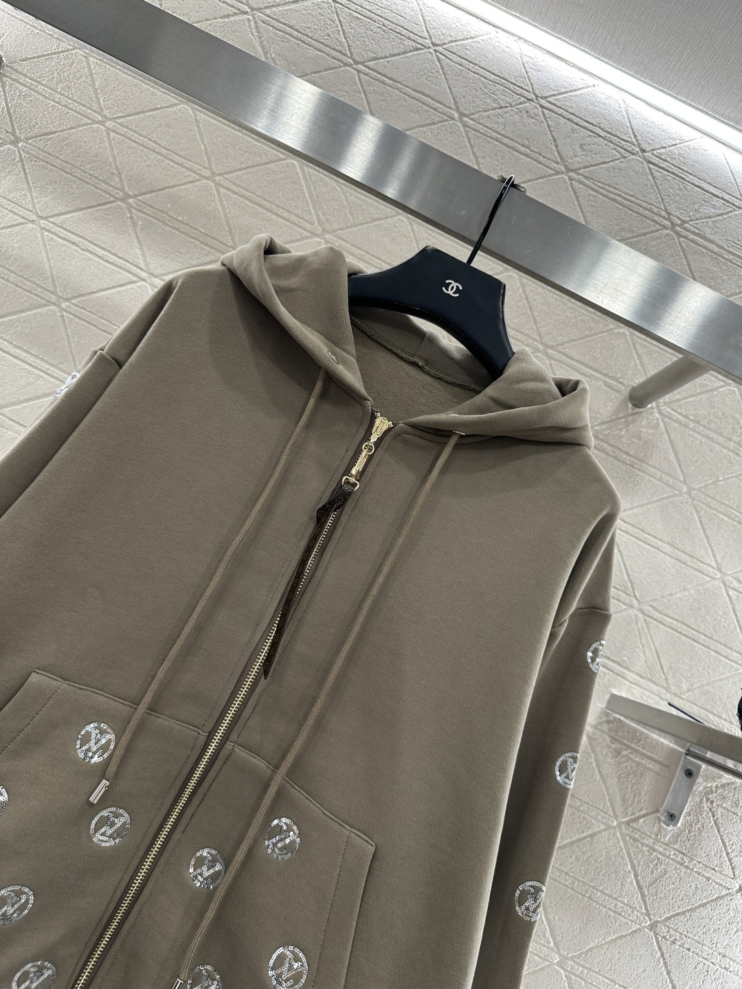 ♥Louis vuitto*♥2025新品上架 连帽亮片徽标外套长裤套装定制YB斜纹全棉材质，秋冬保暖厚