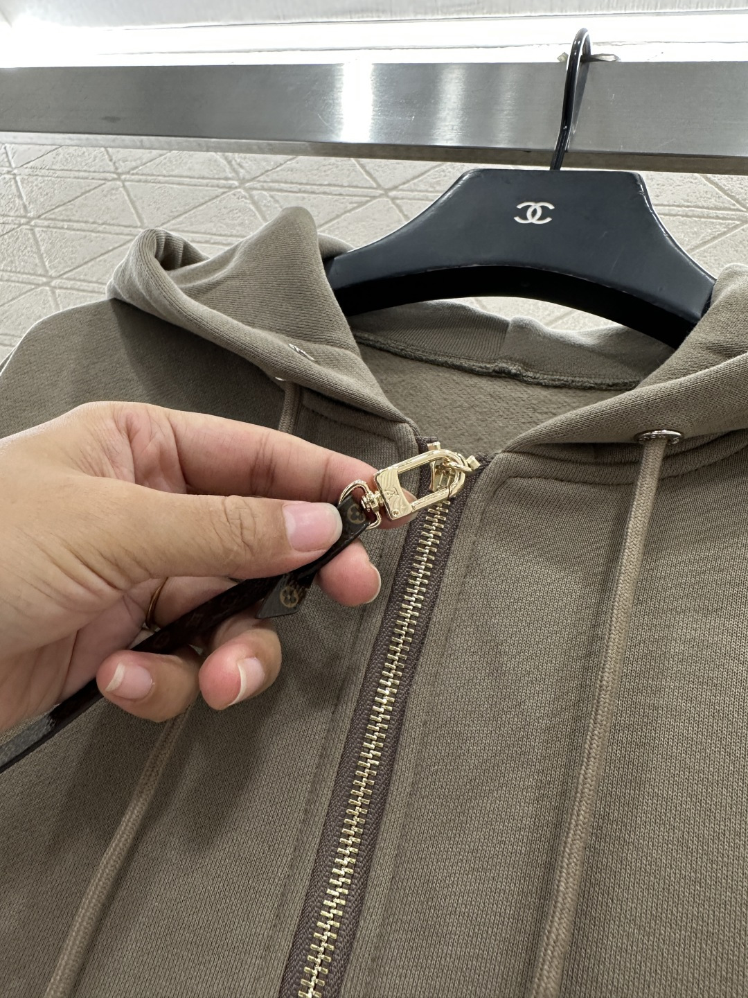 ♥Louis vuitto*♥2025新品上架 连帽亮片徽标外套长裤套装定制YB斜纹全棉材质，秋冬保暖厚