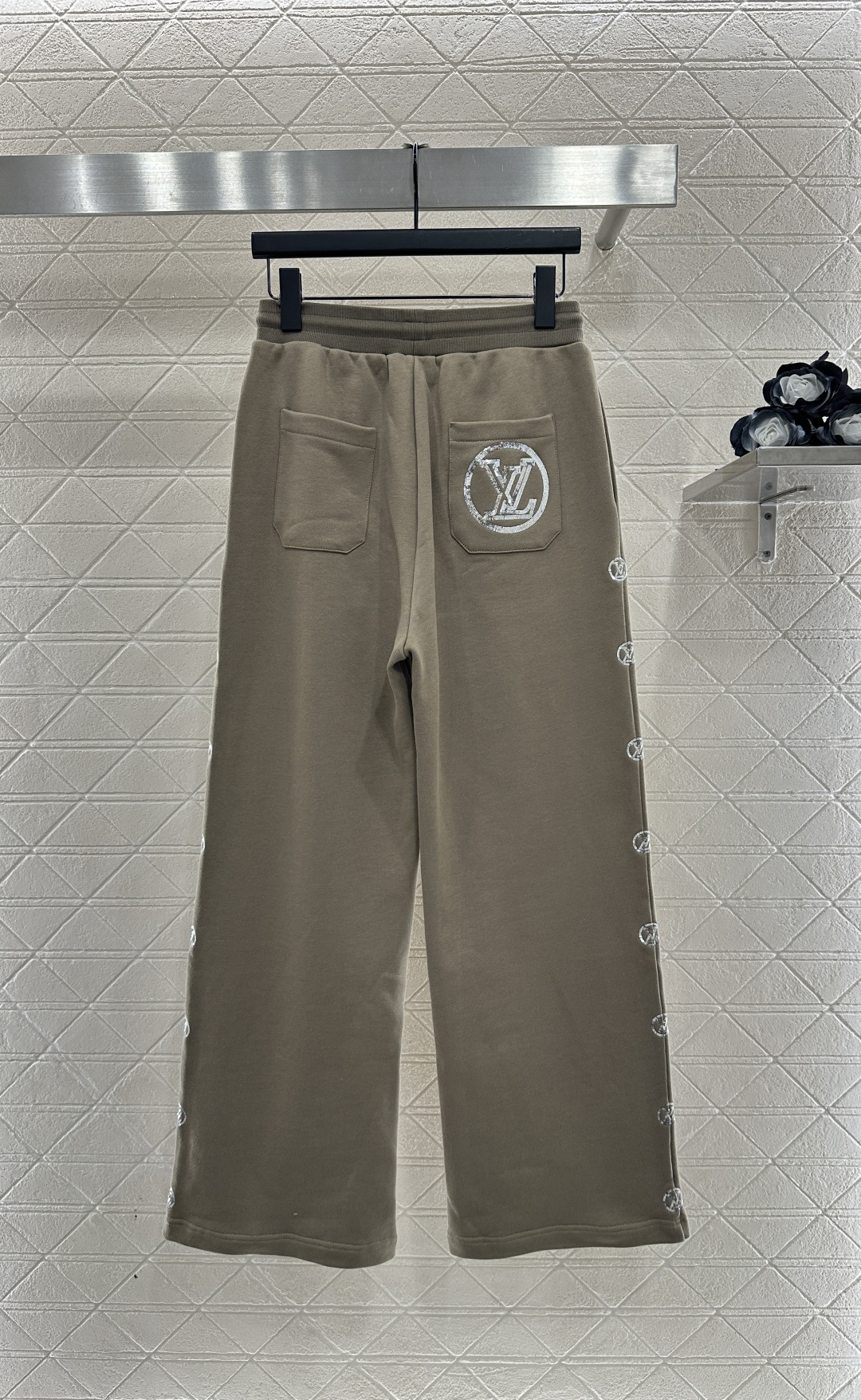 ♥Louis vuitto*♥2025新品上架 连帽亮片徽标外套长裤套装定制YB斜纹全棉材质，秋冬保暖厚