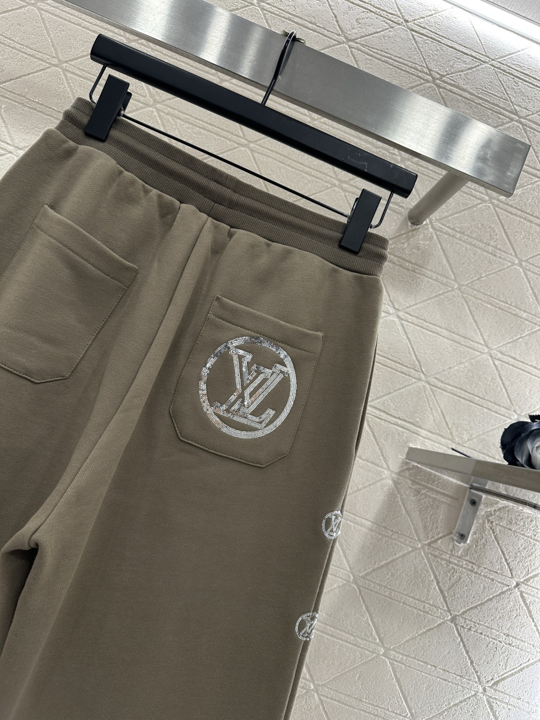 ♥Louis vuitto*♥2025新品上架 连帽亮片徽标外套长裤套装定制YB斜纹全棉材质，秋冬保暖厚