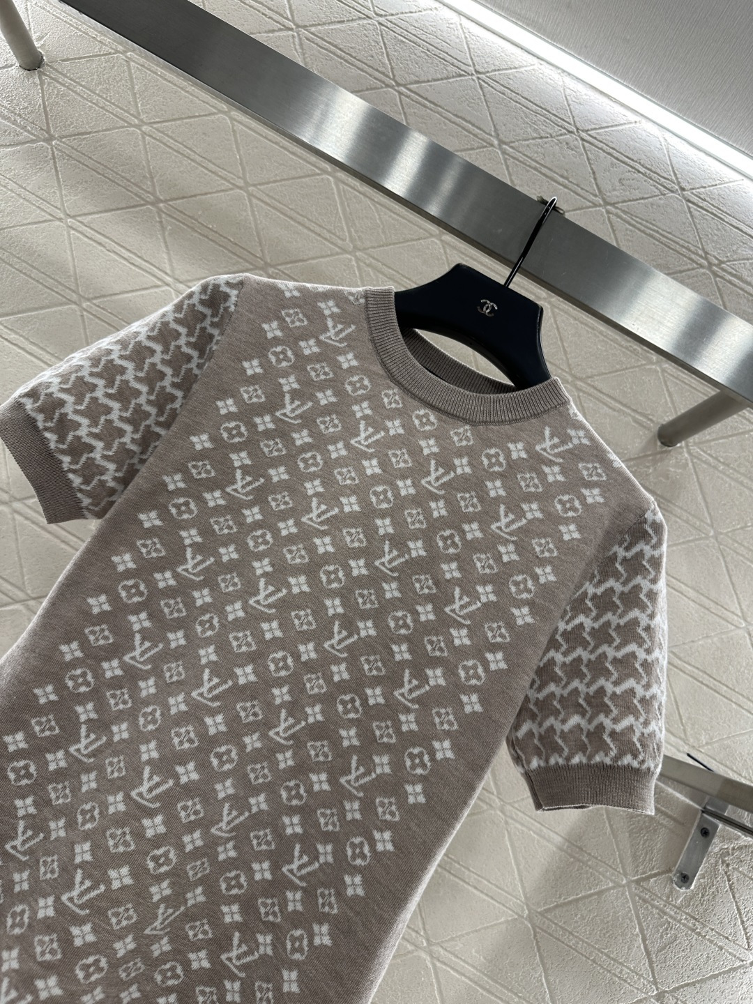 ♥Louis vuitto*♥2025新品上架 提花圆领短袖毛衣定制YB羊毛针织材质，质感高级，舒适柔软