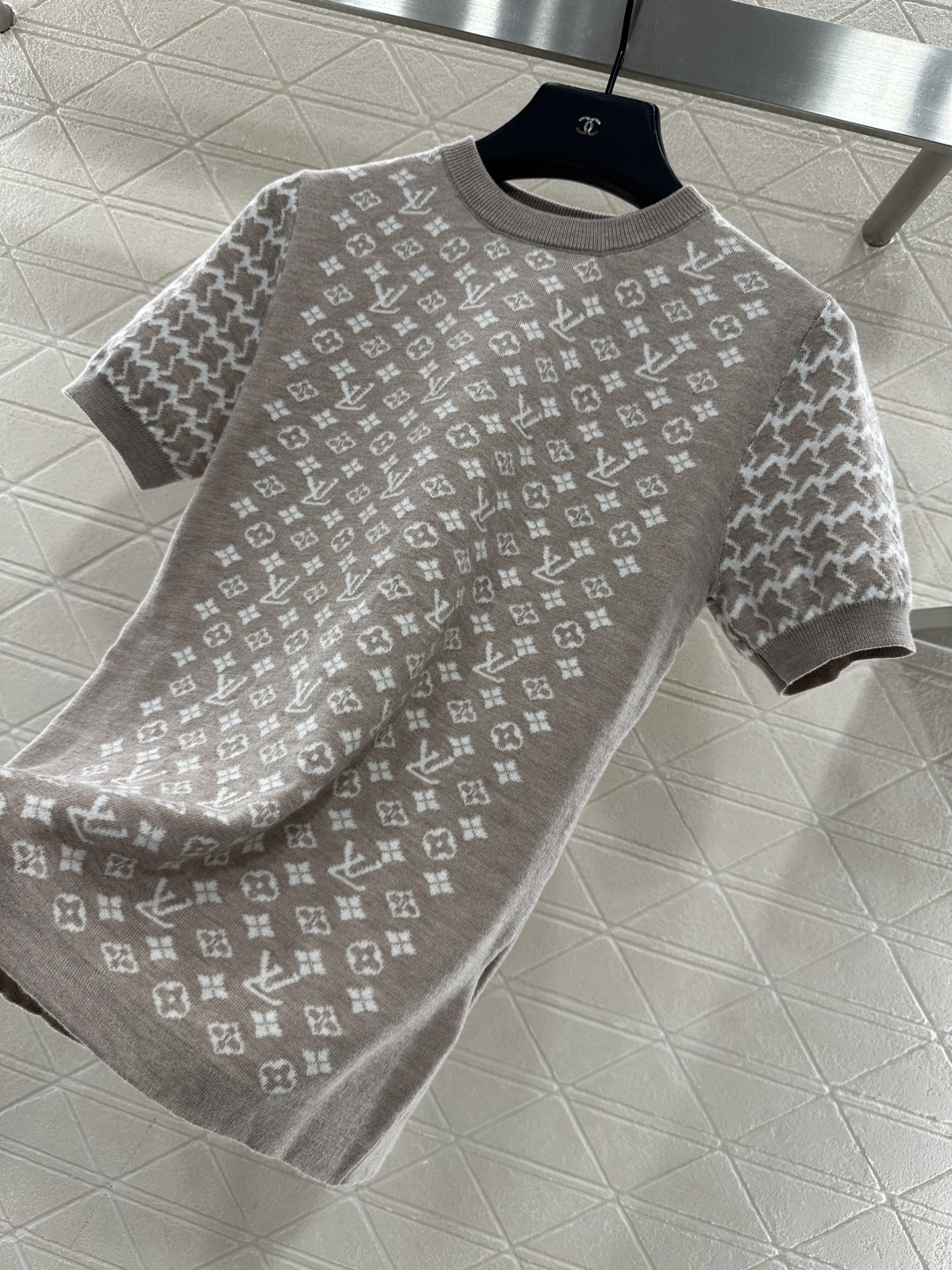 ♥Louis vuitto*♥2025新品上架 提花圆领短袖毛衣定制YB羊毛针织材质，质感高级，舒适柔软