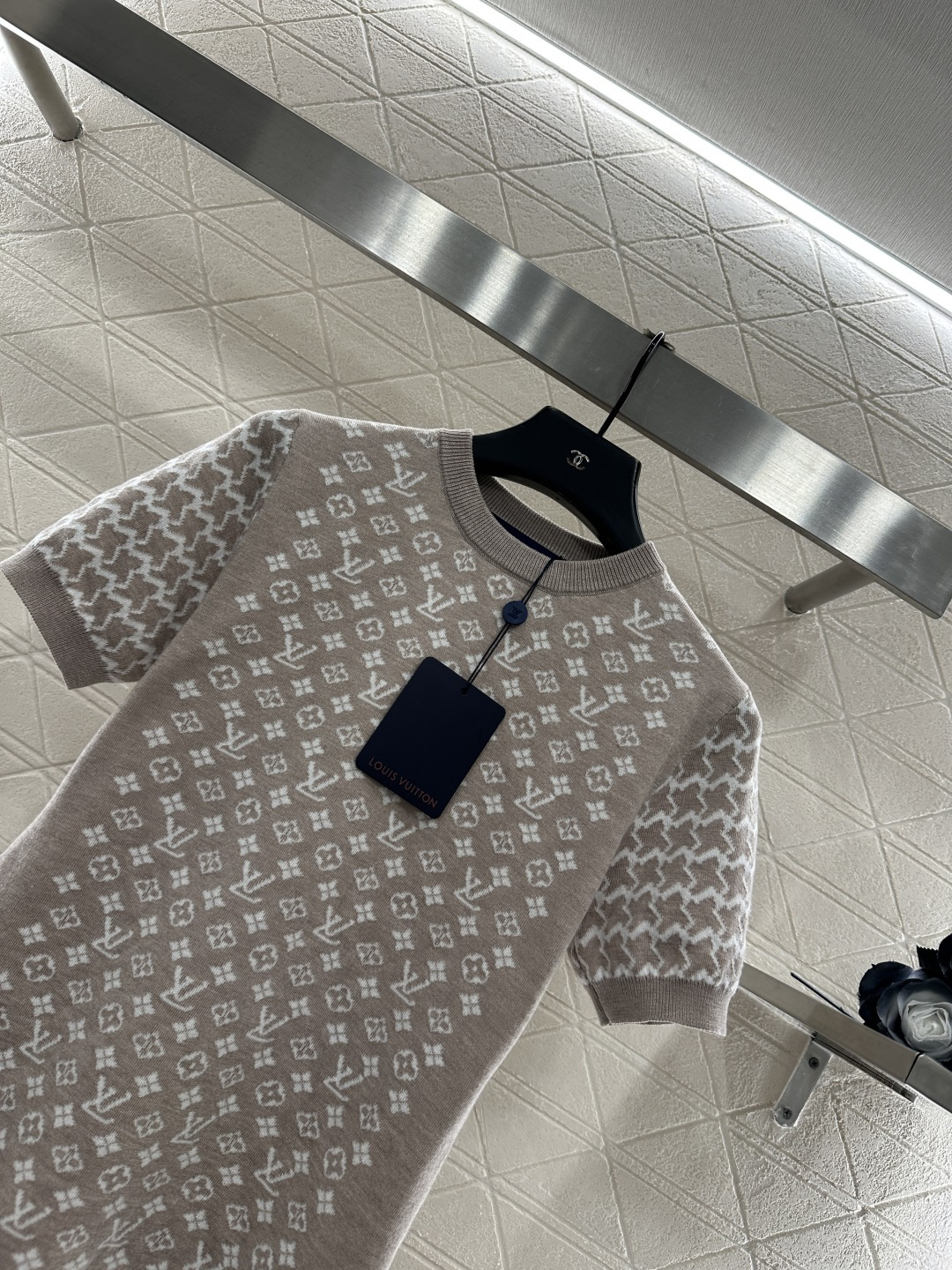♥Louis vuitto*♥2025新品上架 提花圆领短袖毛衣定制YB羊毛针织材质，质感高级，舒适柔软