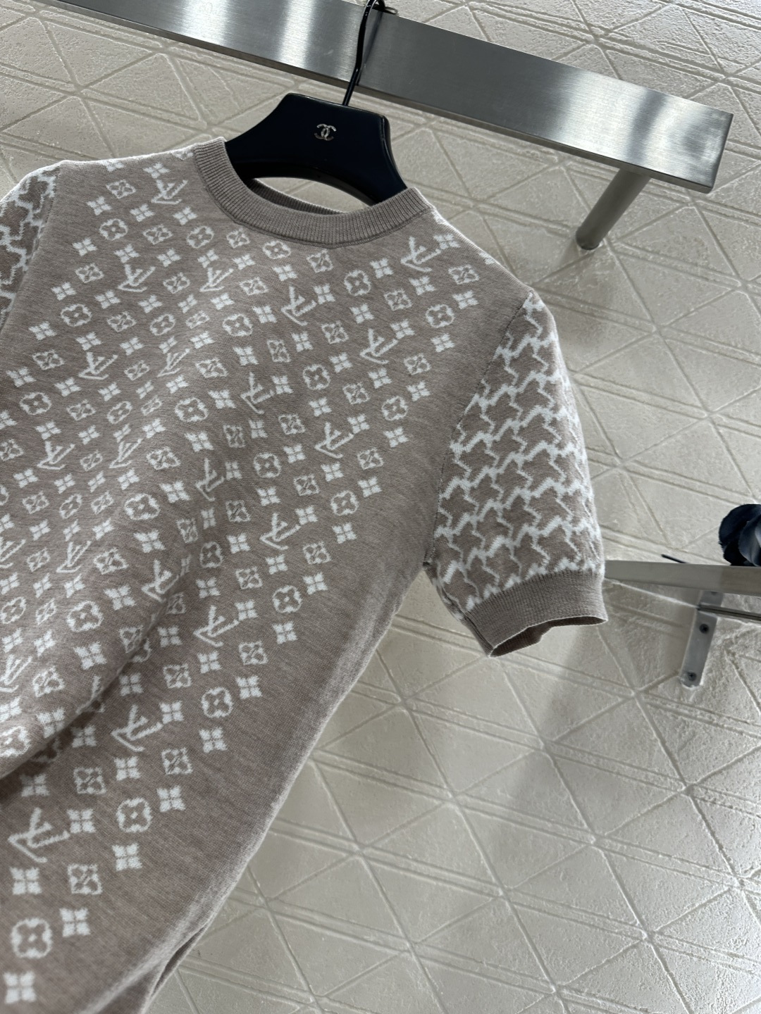 ♥Louis vuitto*♥2025新品上架 提花圆领短袖毛衣定制YB羊毛针织材质，质感高级，舒适柔软